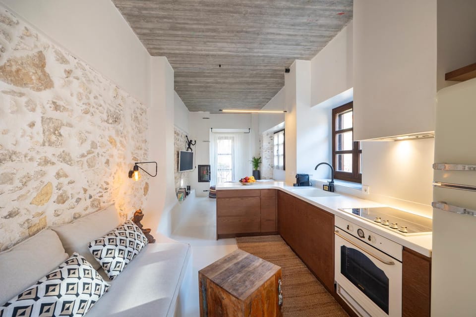 Kitchen or kitchenette, Living room, Seating area, dishwasher, oven, stove, washing machine