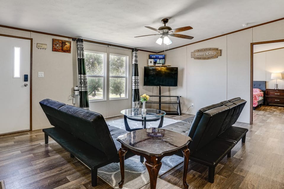 9 Mi to Stockyards! Family Home in Fort Worth House in Fort Worth
