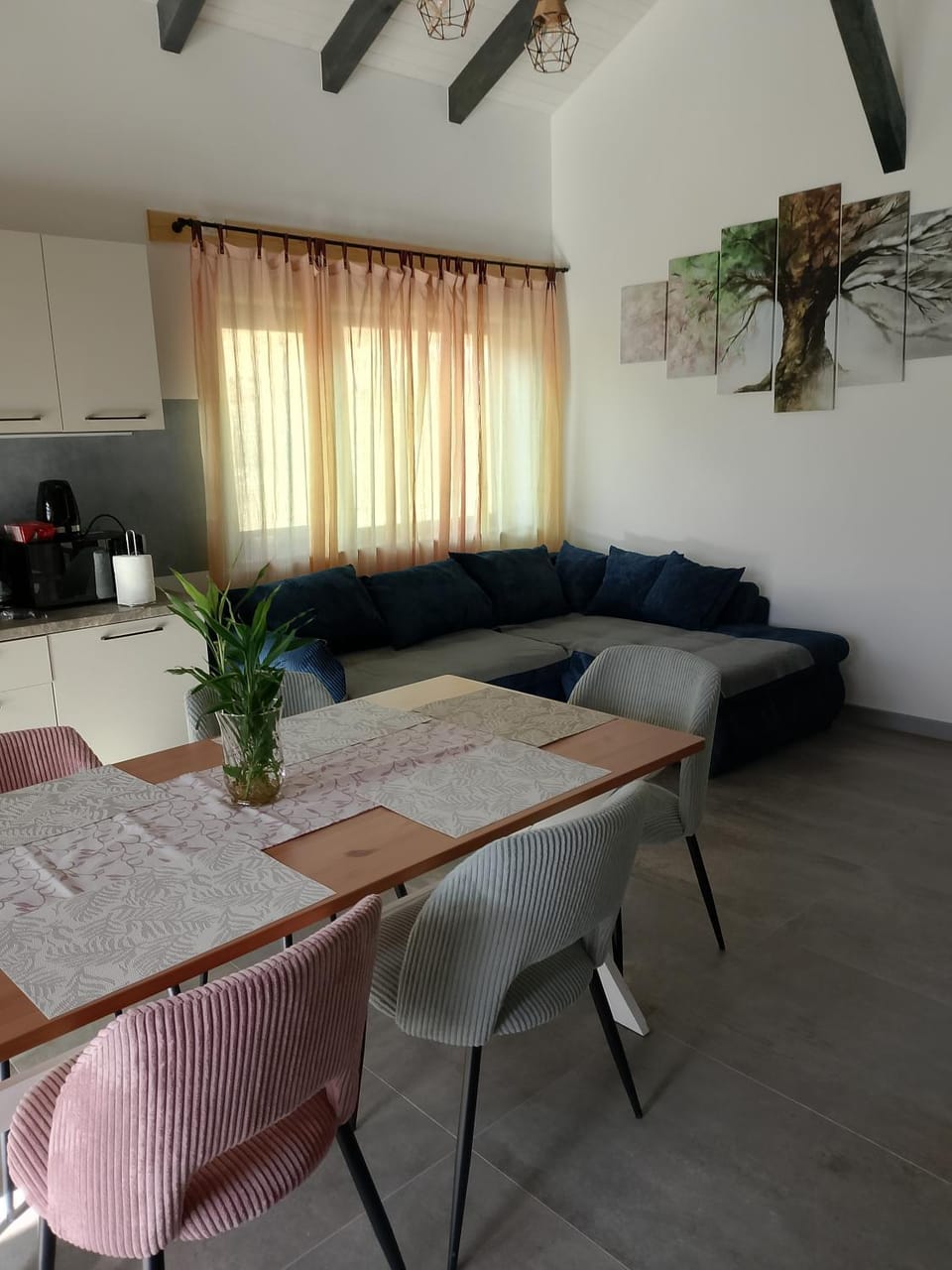 Kitchen or kitchenette, Living room, Seating area