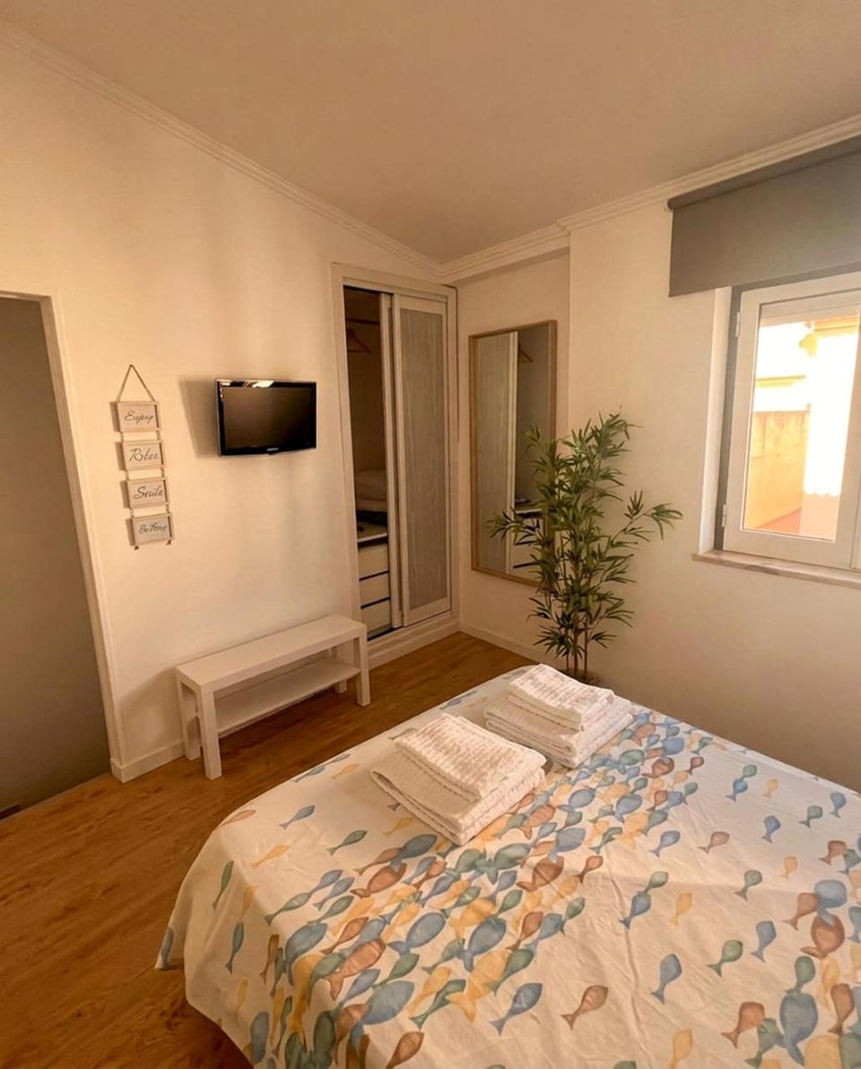 Bed, TV and multimedia, Bedroom, towels, wardrobe