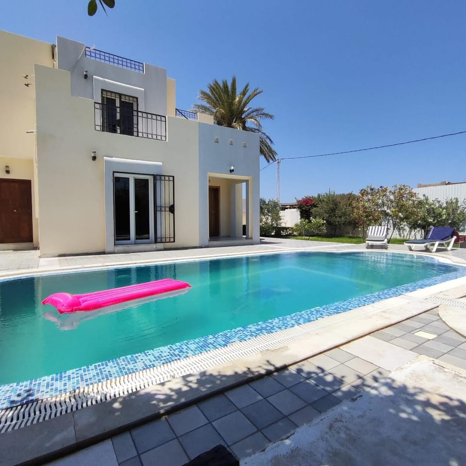Villa Dar Nawfel Votre oasis privée à Djerba avec piscine XXL et suites premium Villa in Tunisia