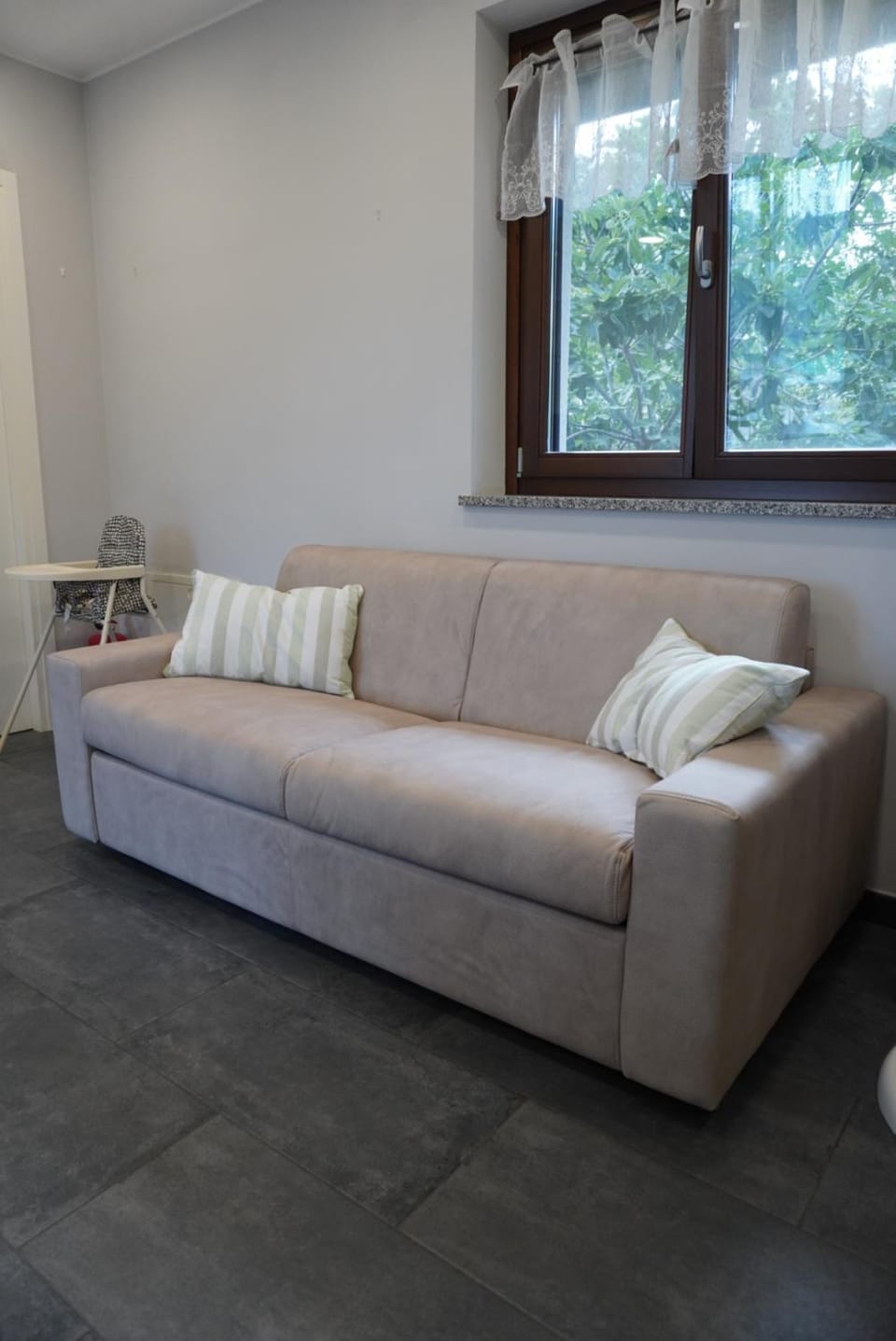 Bed, Day, Living room, Seating area