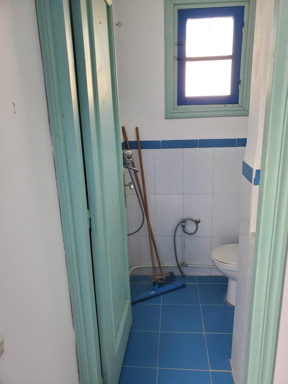 Shower, Toilet