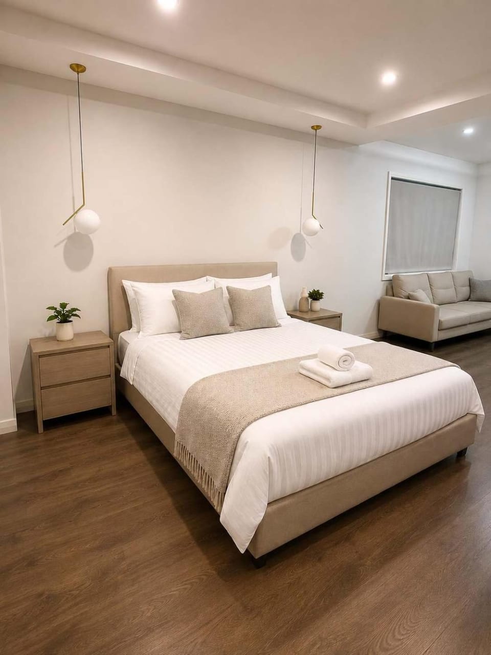 Modern 5 Bedroom Ryde Home - Sleeps 12 Fast Wi-Fi House in Sydney