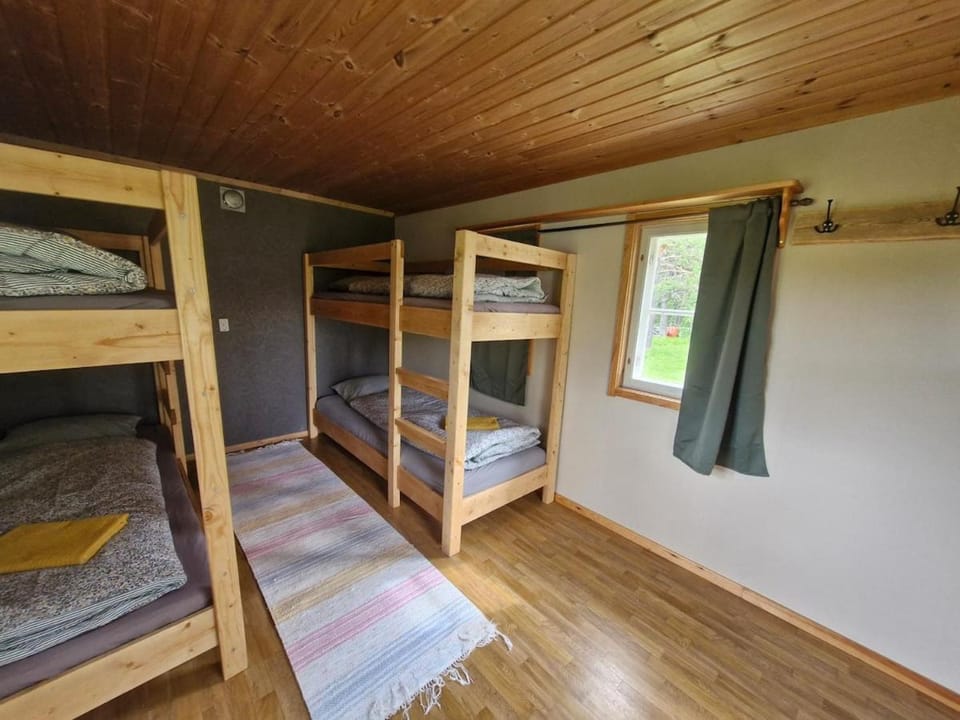 Bedroom, bunk bed