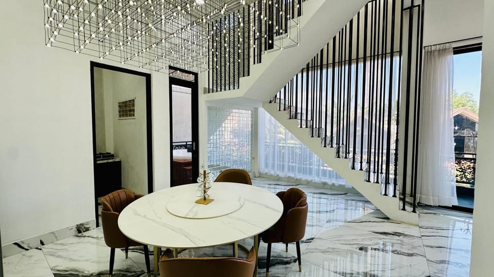 Seating area, Dining area