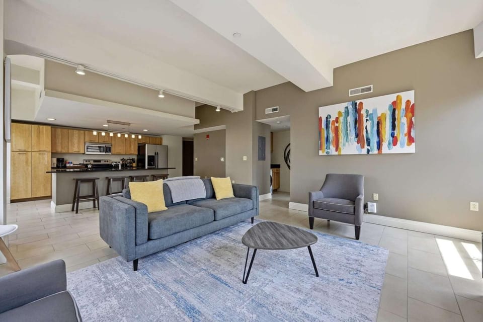 Kitchen or kitchenette, Living room, Seating area, Dining area, oven, pet friendly, stove