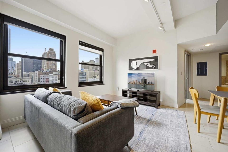 2 BR Iconic Detroit High-Rise Loft Apartment in Windsor