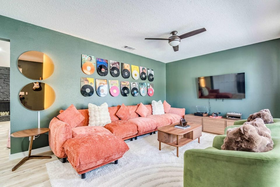 Rockstar Home - Jam Garage Theater & Music Room House in Austin