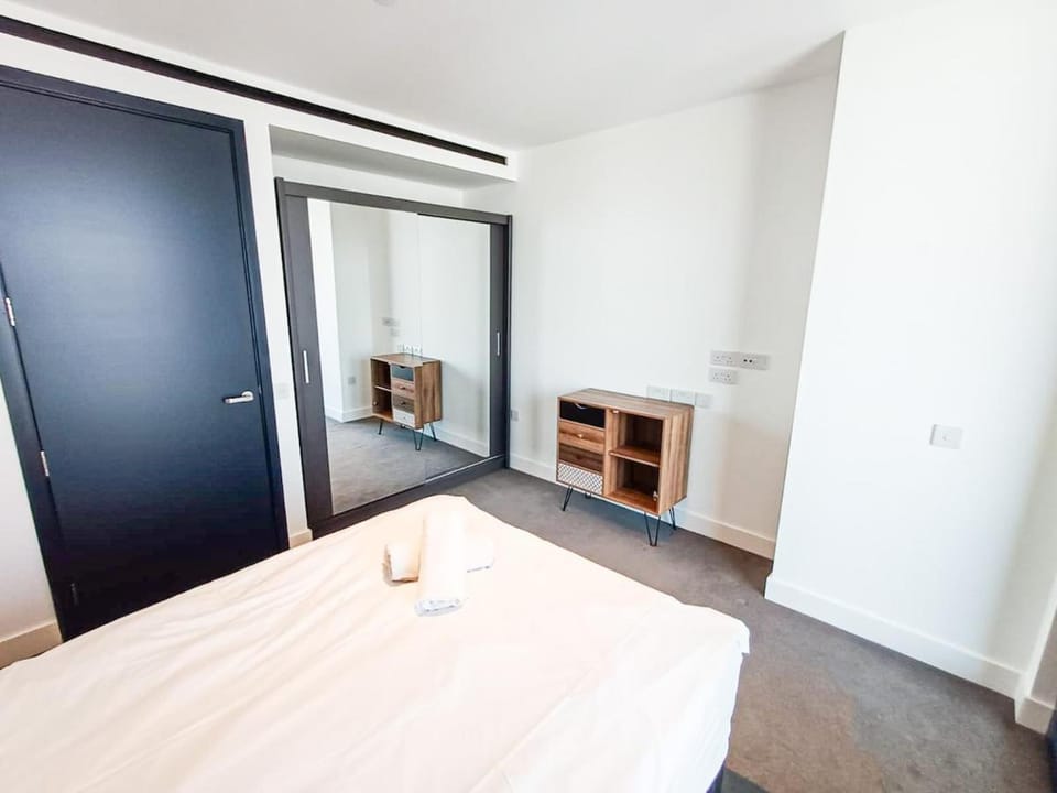 Luxury 2BR Balcony Apartment in Canary Wharf Apartment in London