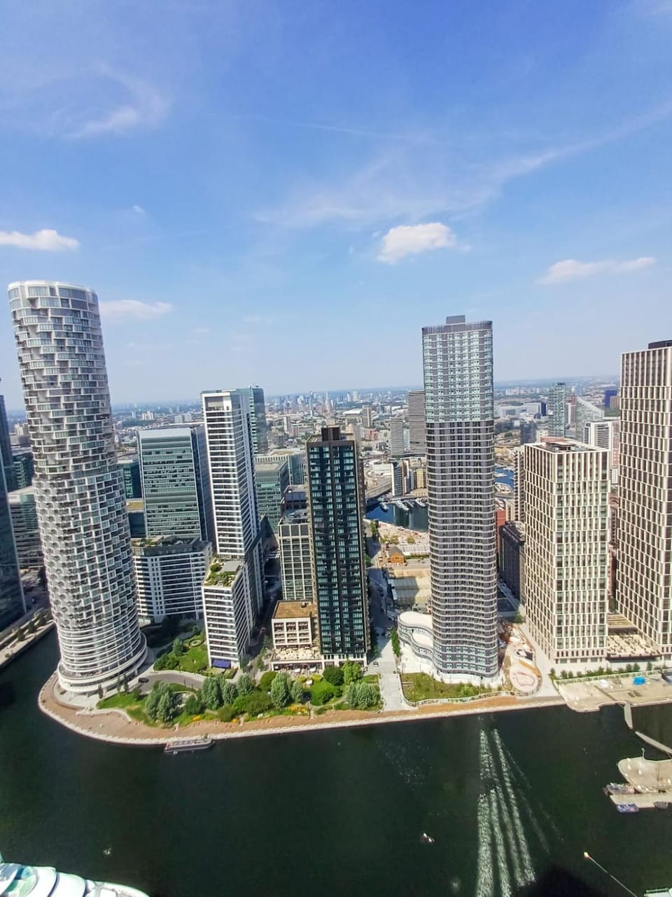 Luxury 2BR Balcony Apartment in Canary Wharf Apartment in London