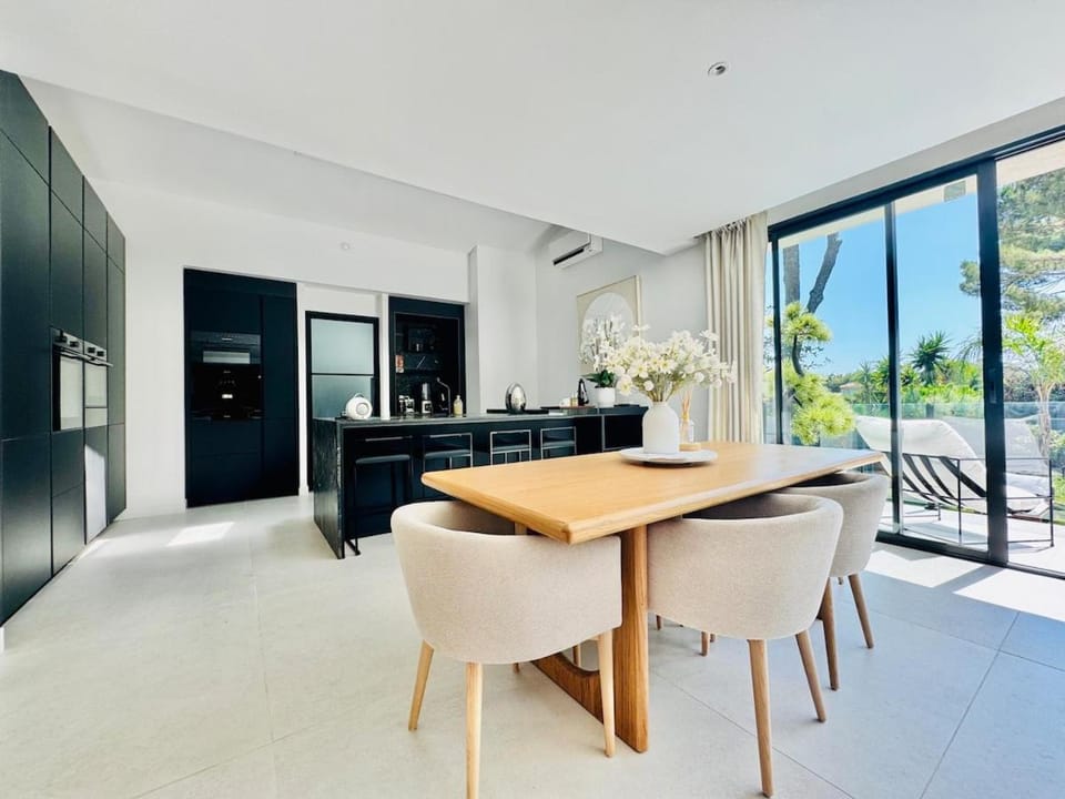 Cap d'Antibes Villa, 6 People, Sea View, Air Conditioning Villa in Antibes