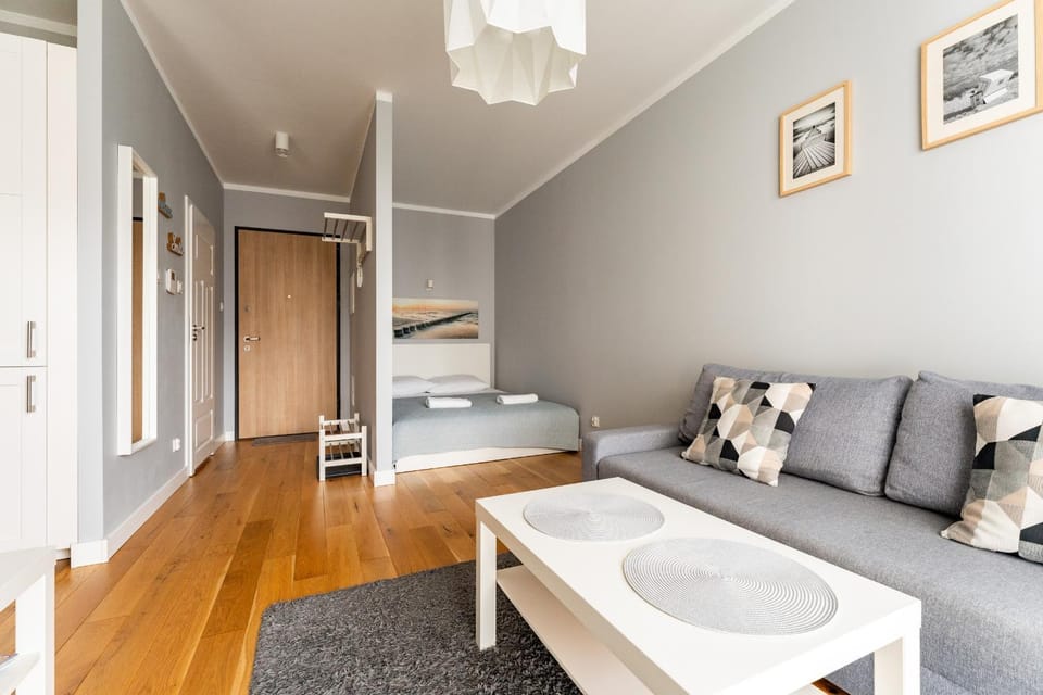 Bed, Living room, Photo of the whole room, Seating area, Bedroom, towels