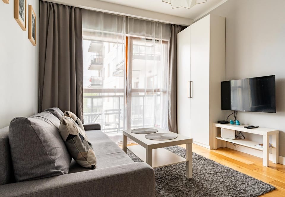 TV and multimedia, Living room, Seating area, Evening entertainment