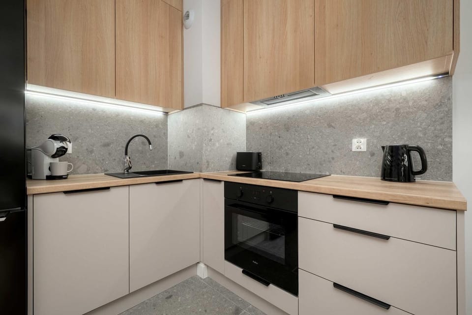 Coffee/tea facilities, Kitchen or kitchenette, stove