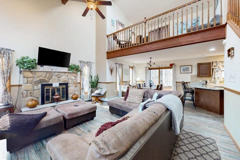 3BR Spacious Dog-Friendly House House in Stroud Township