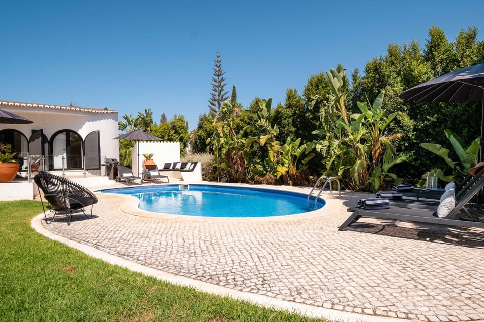 Swimming pool, sunbed