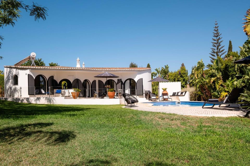 Property building, Garden, sunbed