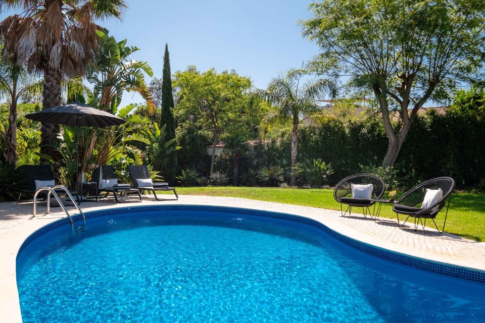 Swimming pool, sunbed