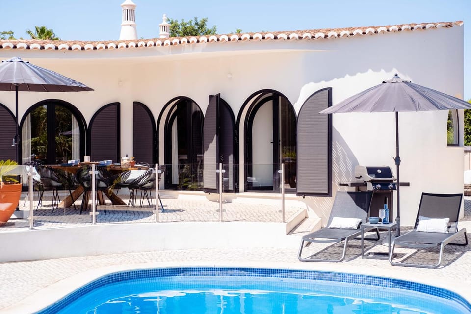 Patio, Dining area, sunbed