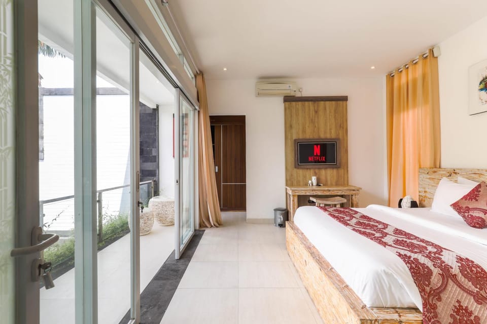 View (from property/room), Balcony/Terrace, Bedroom, Pool view