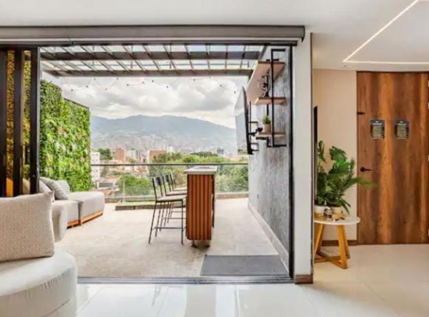 Apartamento Duplex con terraza, jacuzzi y minigolf, Poblado Medellin Apartment in Envigado