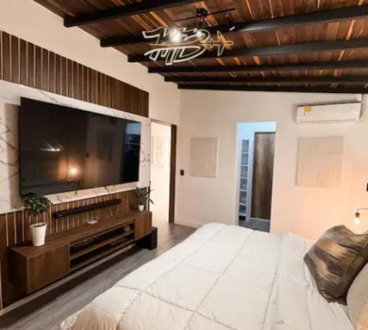 Apartamento Duplex con terraza, jacuzzi y minigolf, Poblado Medellin Apartment in Envigado