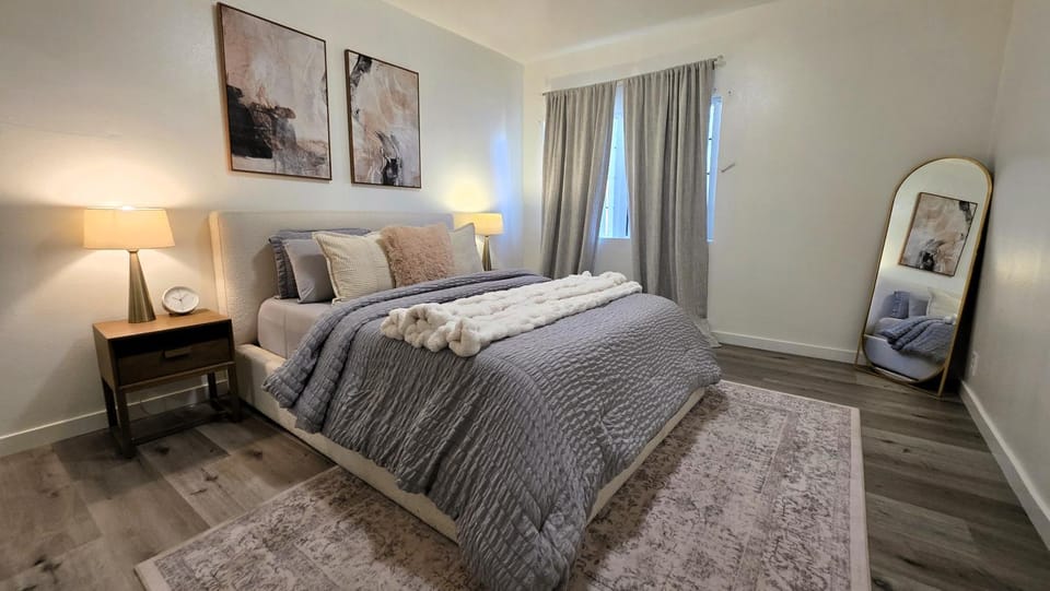 Bed, Photo of the whole room, Bedroom