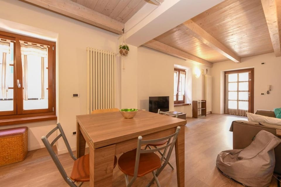 TV and multimedia, Dining area