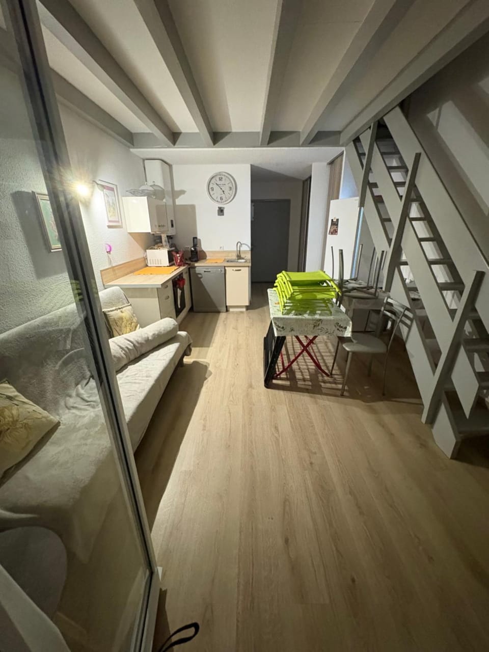 Kitchen or kitchenette, Living room, Seating area