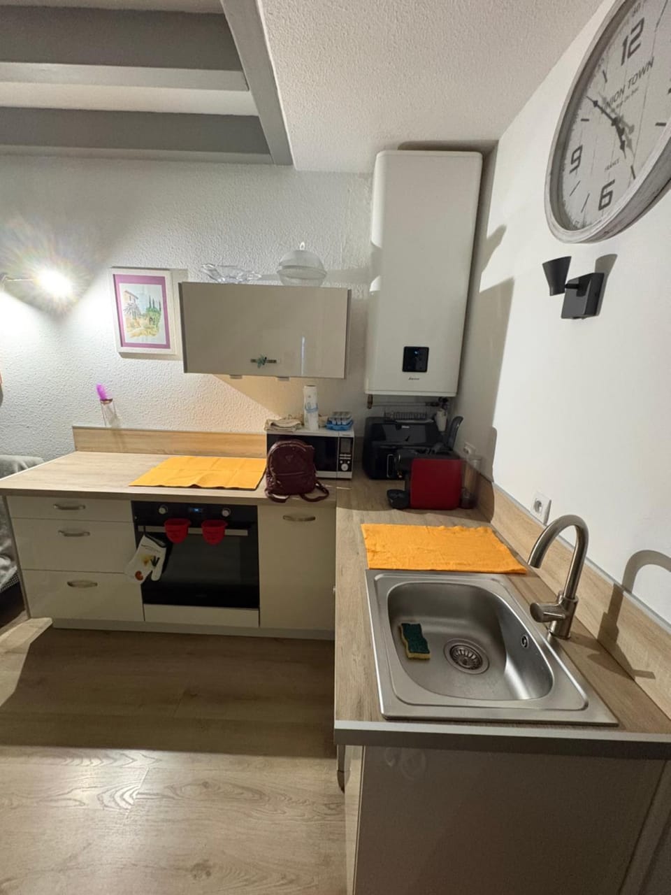 Kitchen or kitchenette, Dining area, oven, stove