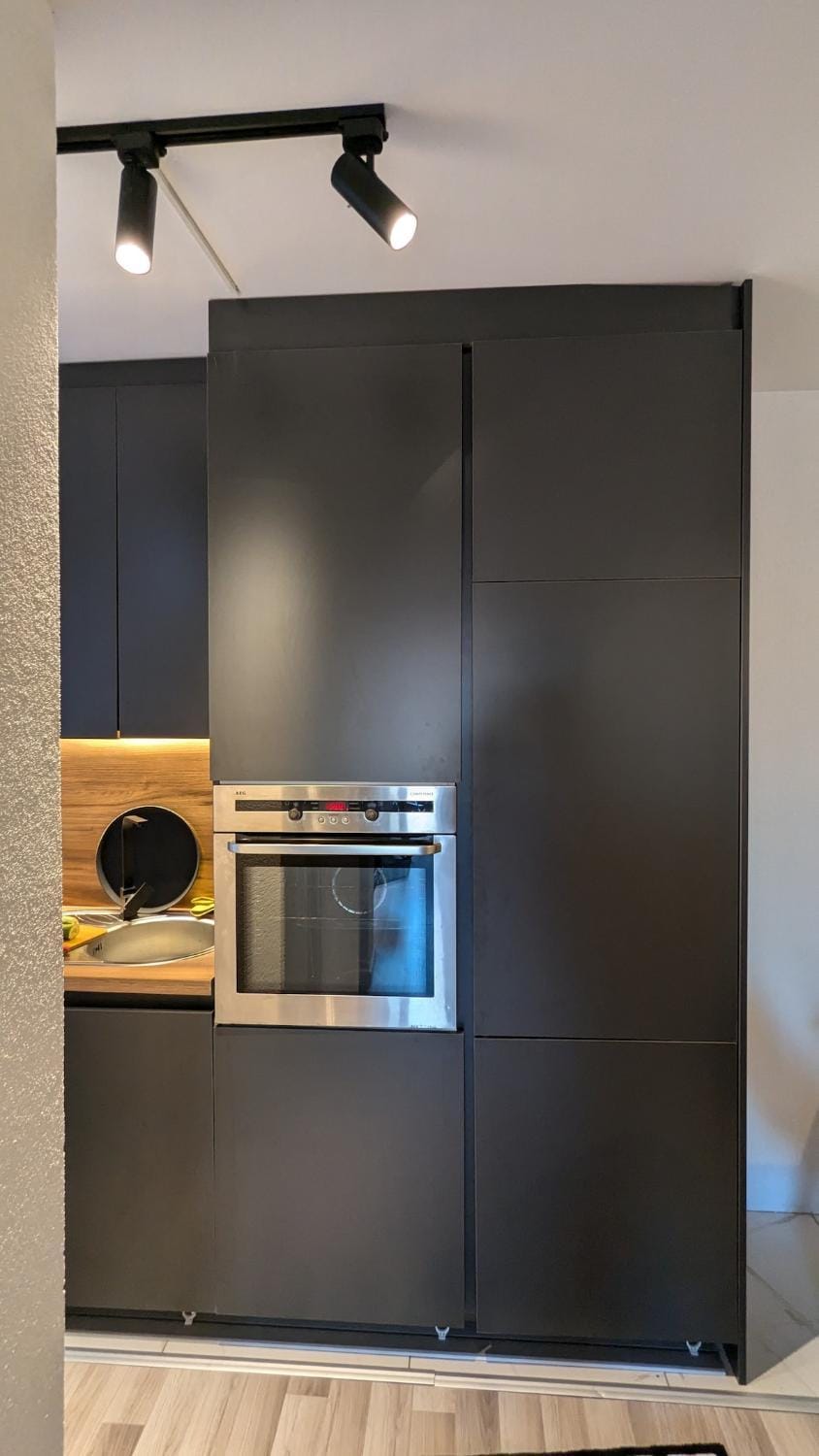 Kitchen or kitchenette, minibar, oven