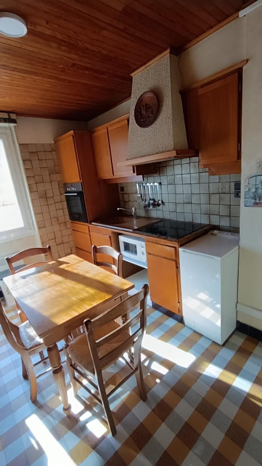Appart lumineux , 2 chambres, proche commodités Apartment in Grenoble