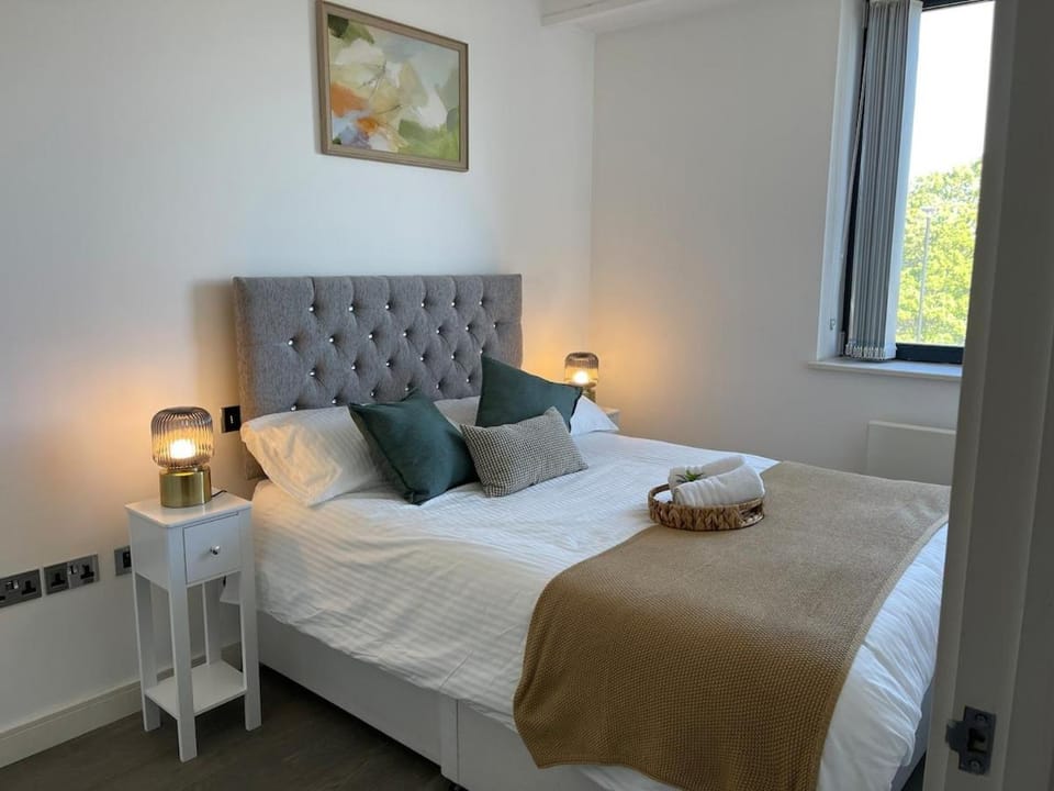 Modern cosy apartment near Windsor & Heathrow Apartment in Slough