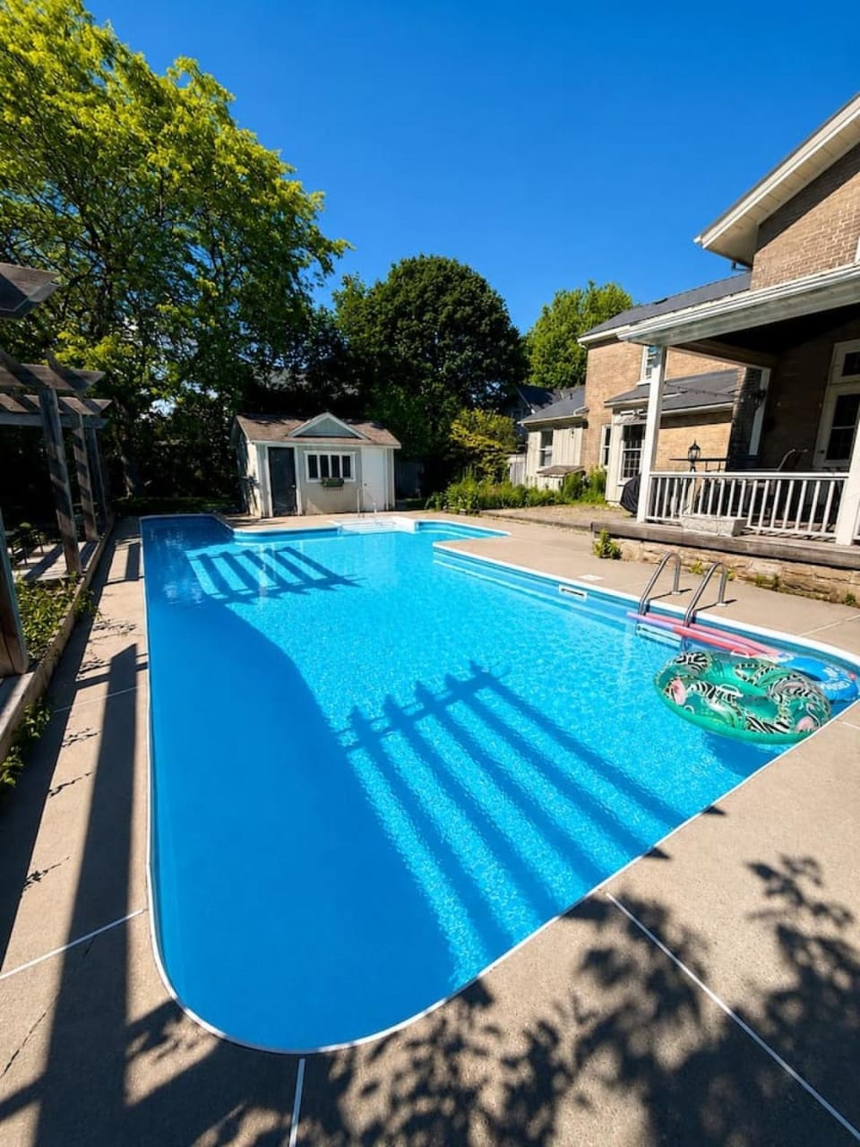 Swimming pool
