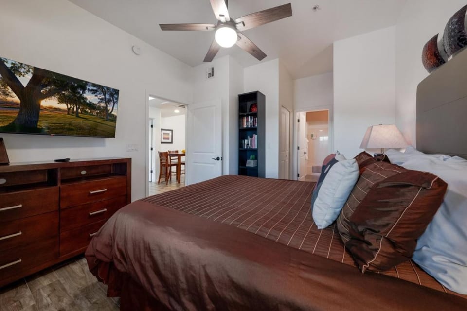 Pool and Hot Tub- River Walk, 2 BR 2 BA Apartment in Catalina Foothills