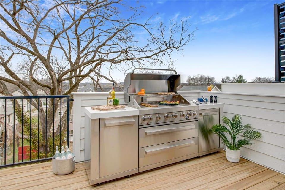 3 Nashville Townhomes Hot Tub & Rooftop Decks House in Nashville