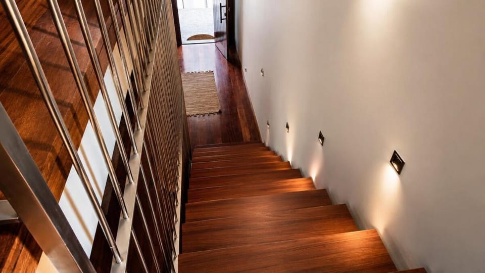 Mansion with Swimming Pool, Pool Table & GrillArea Villa in Braga