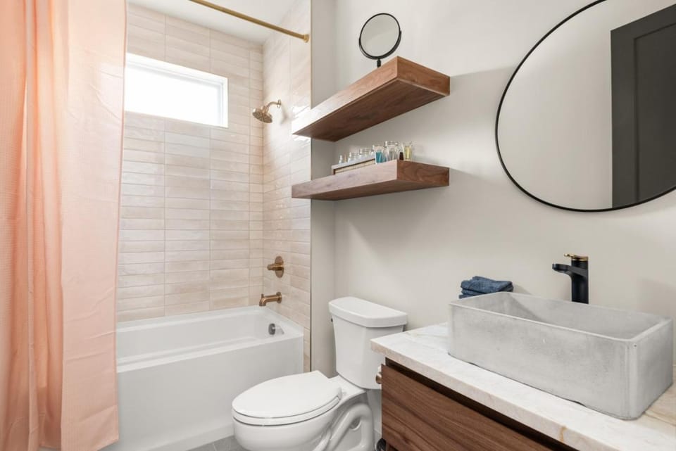Germantown Gem 4BR Home | Sleeps 10 | Minutes to Downtown House in Nashville