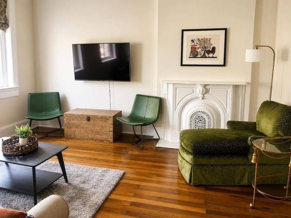 Modern Main Street Charm Apartment in Georgetown