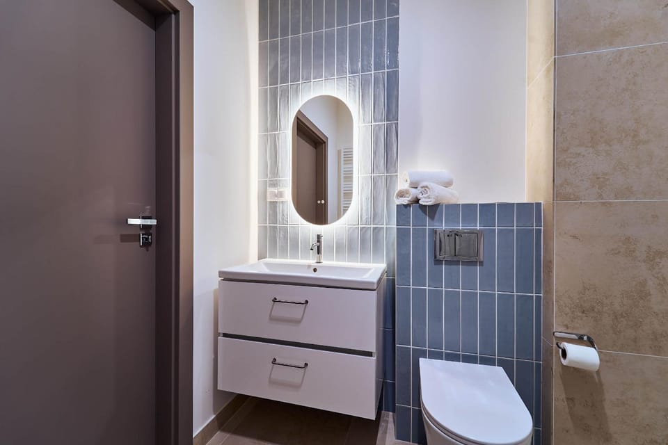 Bathroom, towels