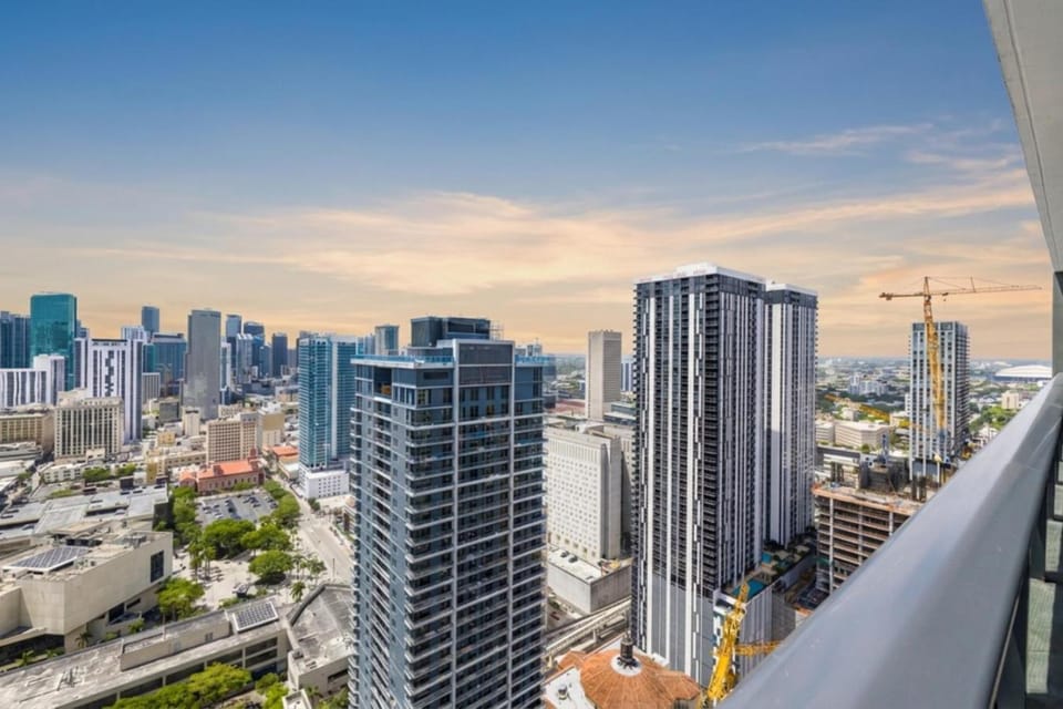 33rd Floor City Retreat with Balcony Views in Miami G3308 House in Miami