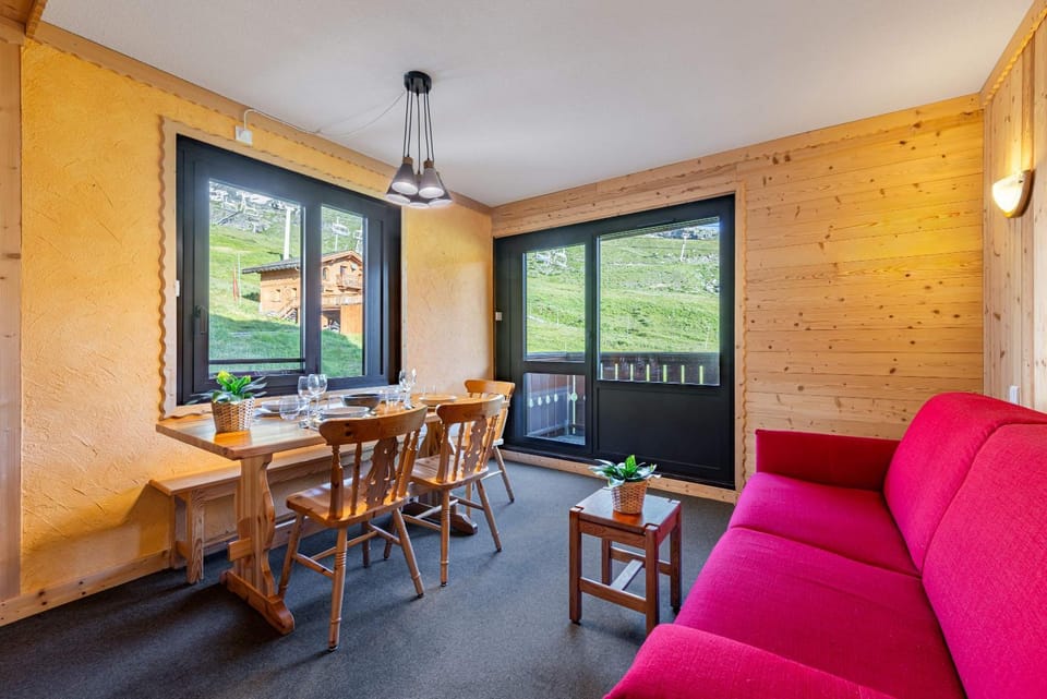 Residence Olympic, Ski In-Out with WiFi in Val Thorens, "V11" by Versant Collection Apartment in Les Allues