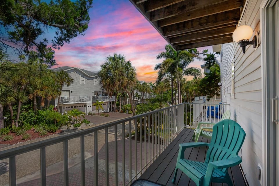 Property building, Neighbourhood, Natural landscape, Balcony/Terrace, Sunset