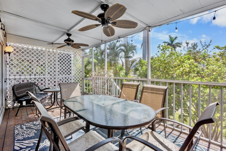 Day, Garden, Balcony/Terrace, Seating area, Dining area, Garden view