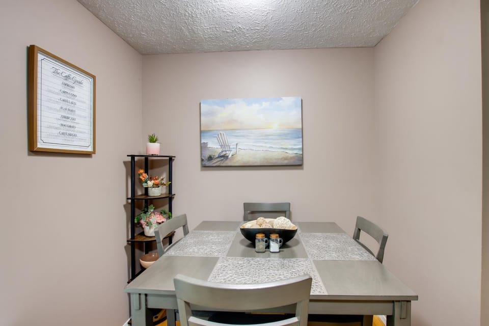 5 Mi to Downtown Davenport! Townhome w/ Patio House in Davenport