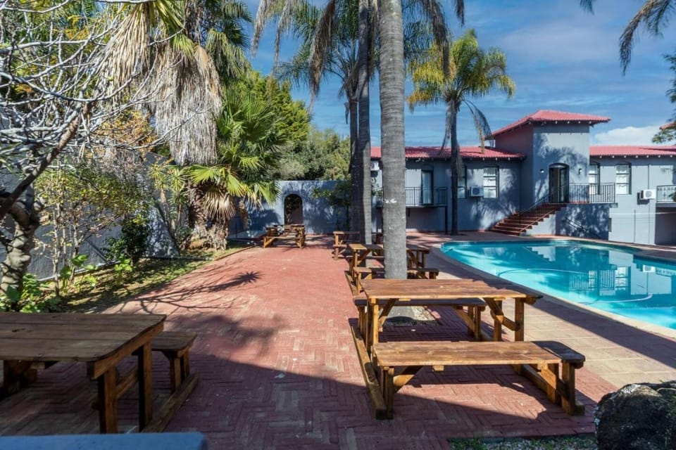 Property building, Patio, Spring, Day, Garden, Garden view, Pool view, Swimming pool, sunbed