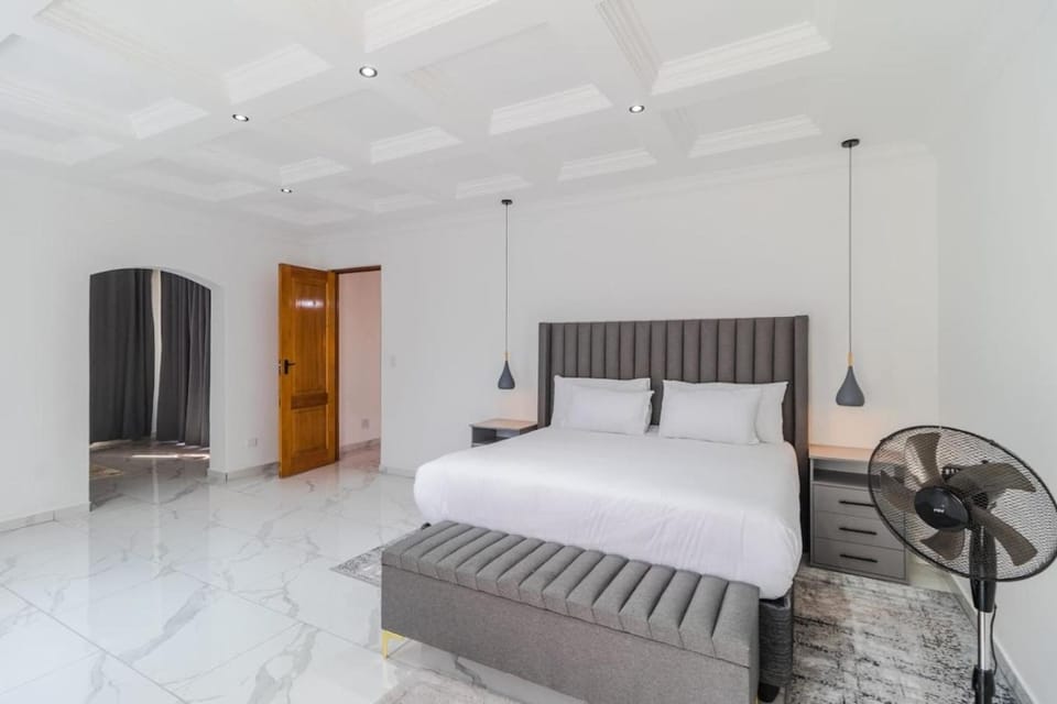 Bed, Photo of the whole room, Bedroom, wardrobe, air conditioner