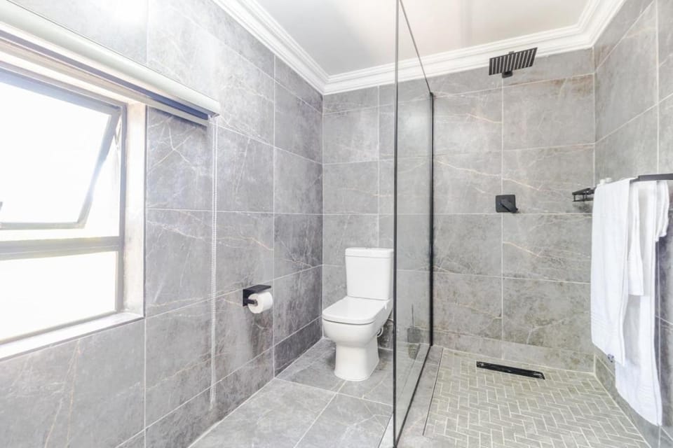 Boutique Hotel-Style Room In Ferndale-D4 House in Sandton