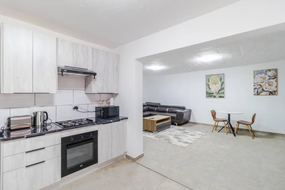 Boutique Hotel-Style Apartment In Ferndale-H8 Apartment in Sandton